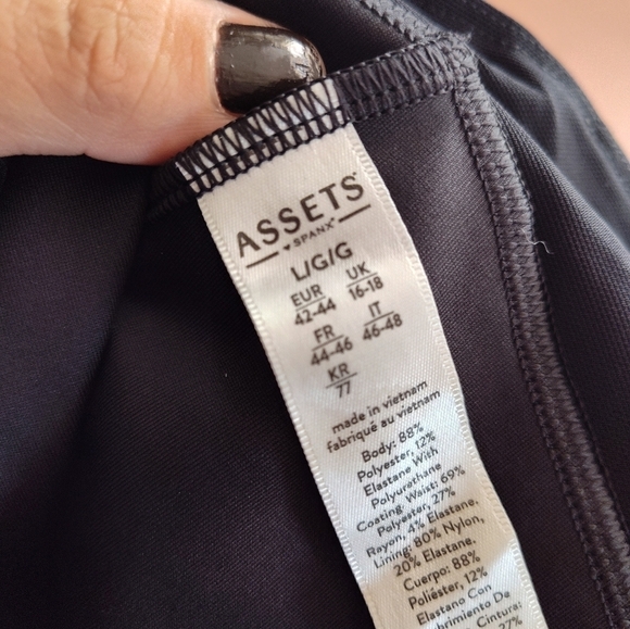 NWOT SPANX ASSETS COLLECTION  "All Over" Faux Leather Leggings in Black - Picture 6 of 8